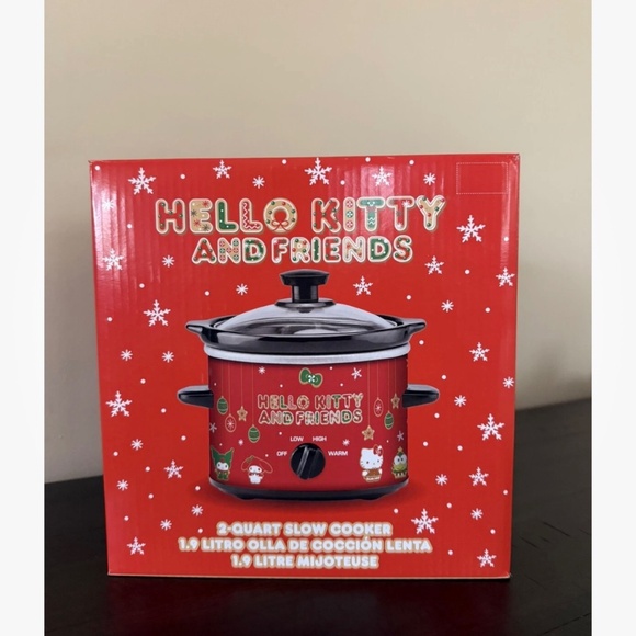 Uncanny Brands Hello Kitty 2-Quart Slow Cooker Holiday Design Temp Settings - Picture 2 of 6